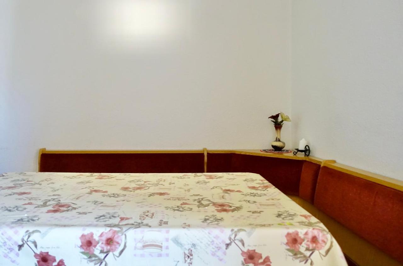 Ciasa Preroman App. Vista Castello Apartment San Martino in Badia Ngoại thất bức ảnh